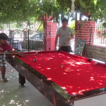 Red Rose Hotel-3
