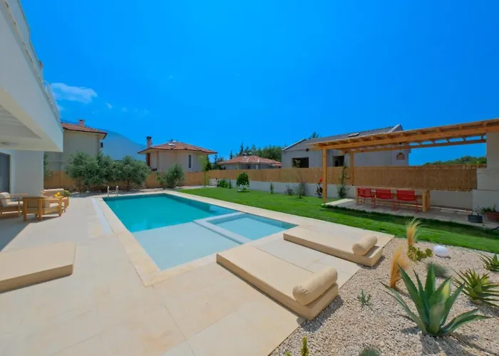 Villa Neo With 2 Private Pools, Bbq, Jacuzzi And Sauna
